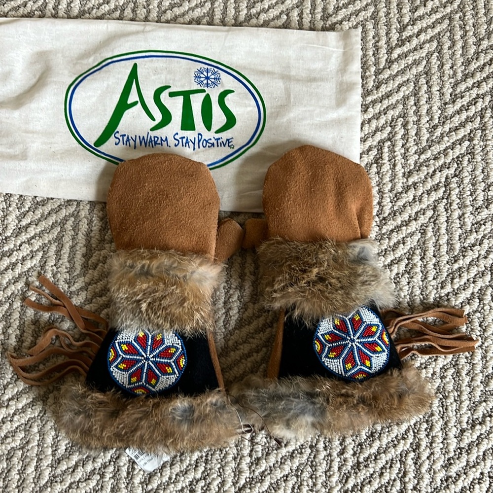 NWT Astis Children’s Mittens